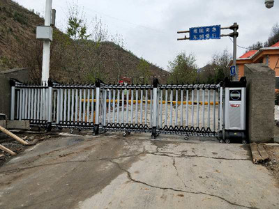 伸缩门